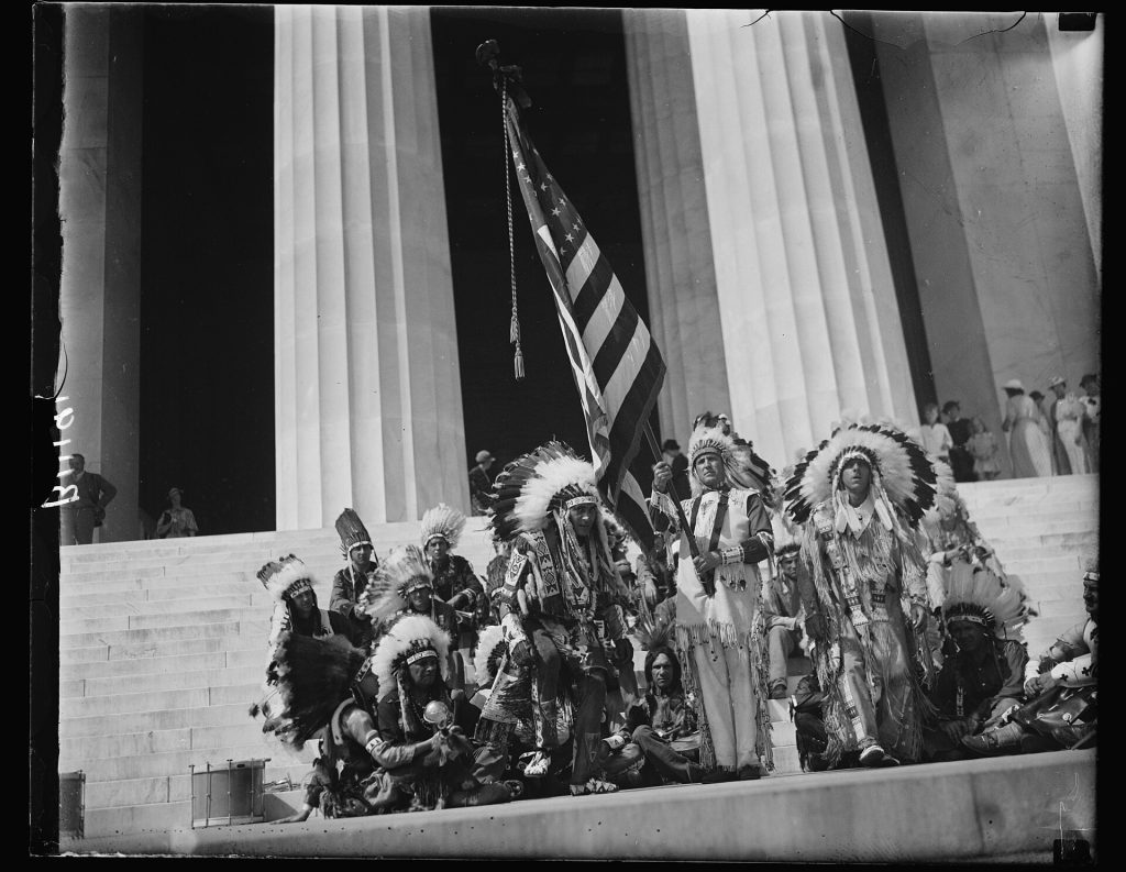 Native_Americans_at_U.S._Capitol,_Washington,_D.C._LCCN2016878477